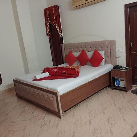 Hotel Holiday Inn Paradise Chandīgarh Exterior foto