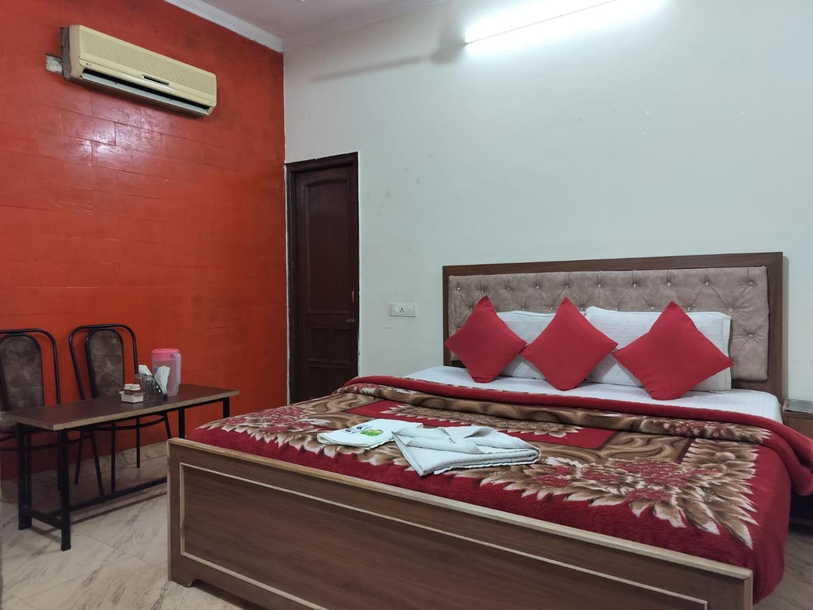 Hotel Holiday Inn Paradise Chandīgarh Exterior foto