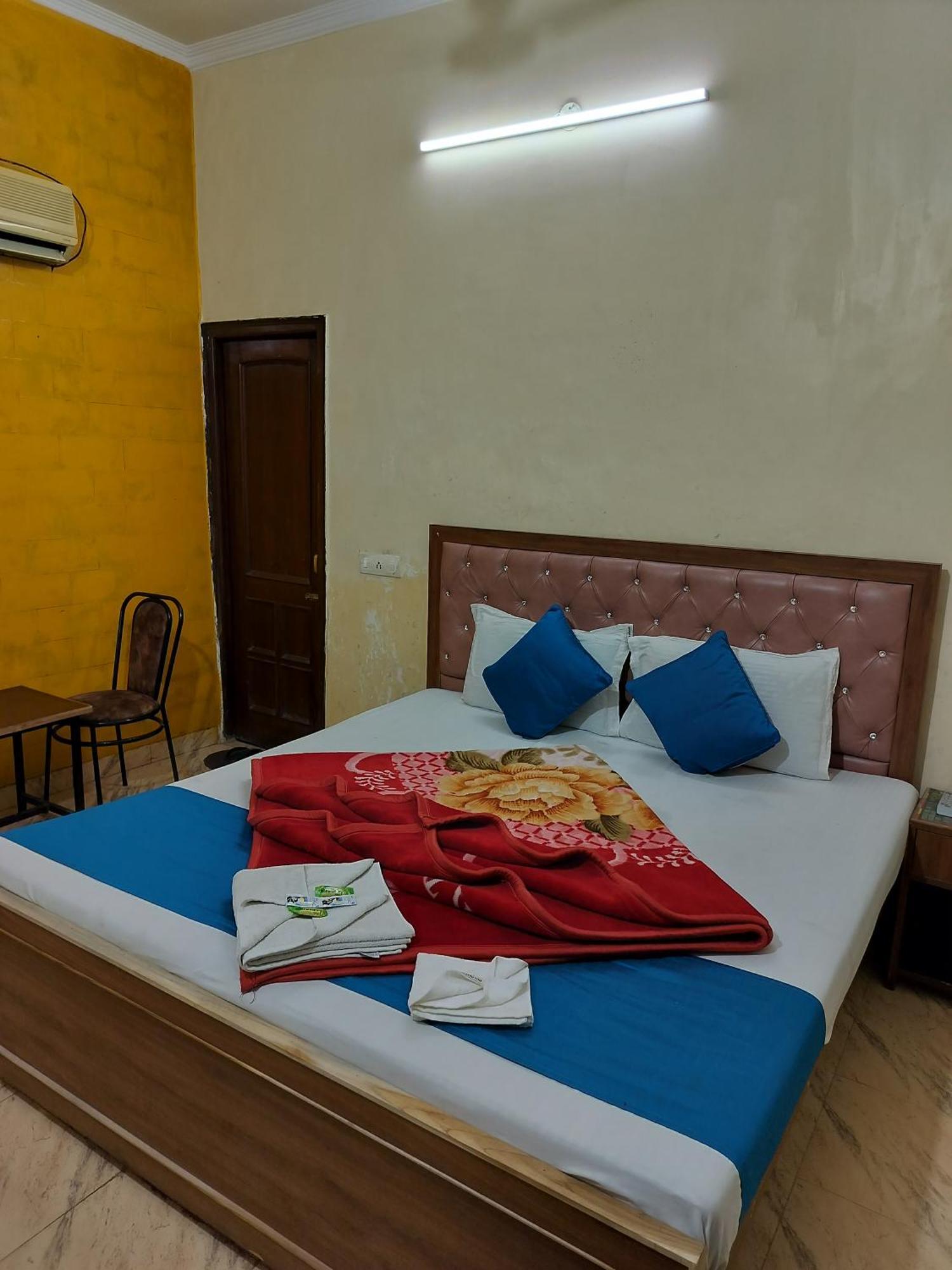Hotel Holiday Inn Paradise Chandīgarh Exterior foto