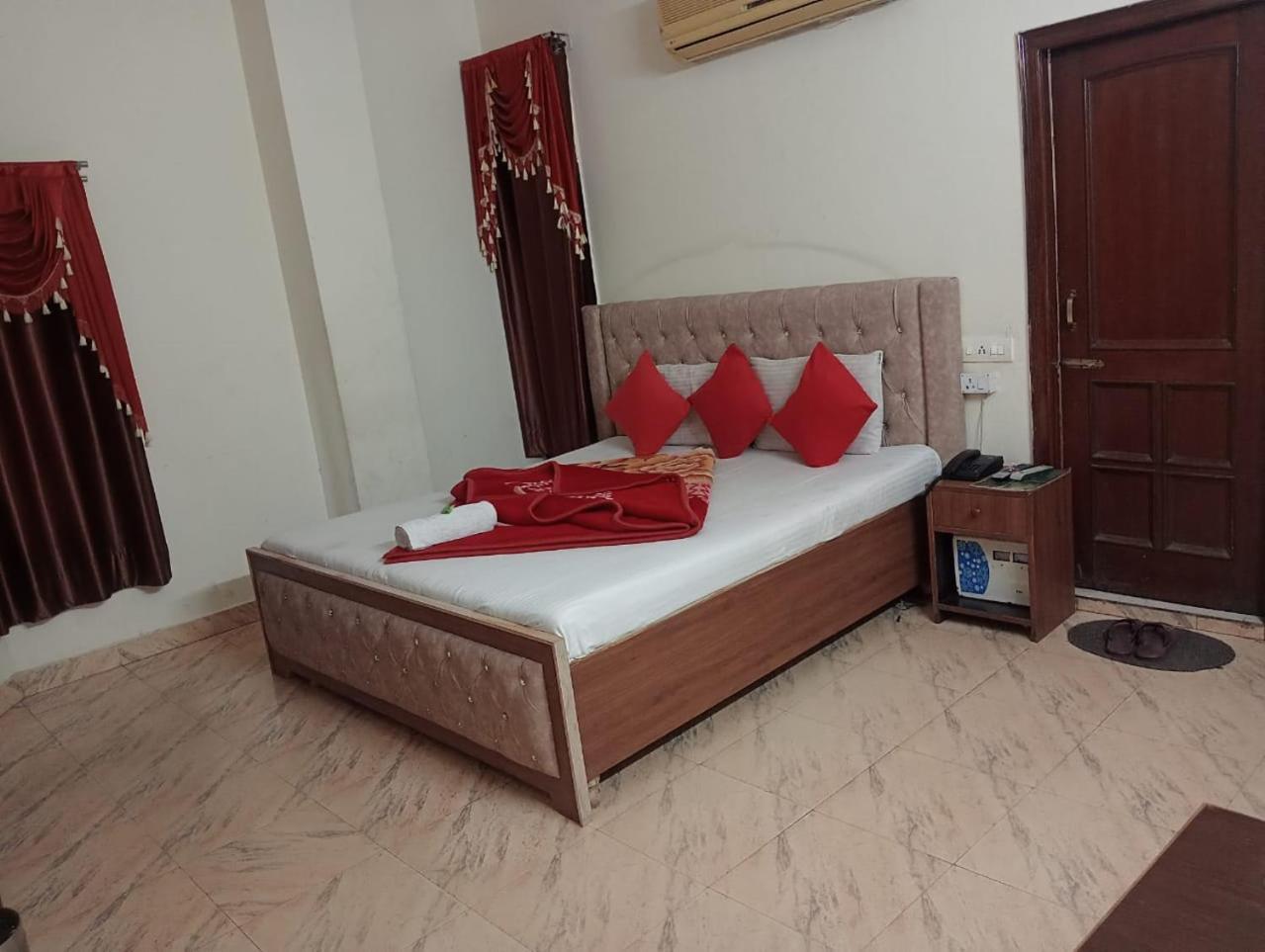 Hotel Holiday Inn Paradise Chandīgarh Exterior foto